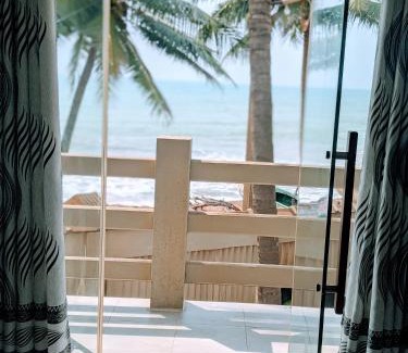 Wadduwa Bed & Breakfast | Beachfront Bliss at Amssler Beach Stay - Rated 9/10
