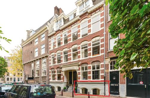 De Weteringschans Apartment | Central Amsterdam Apartment: Family-Friendly Stay Awaits