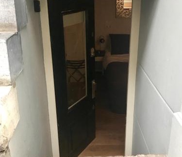 De Weteringschans Apartment | Central Amsterdam Apartment: Family-Friendly Stay Awaits
