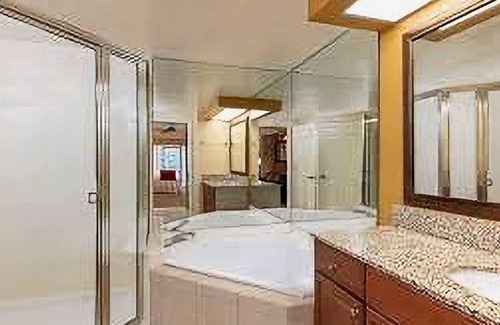 Florida Central Atlantic Coast Resort | Family-Friendly Getaway: Waterpark & Amenities Near Parks