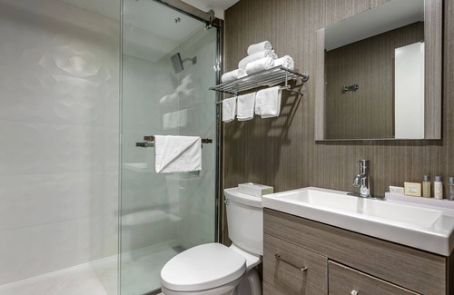 Somerset Hotel | Convenient Amwell Suites: Family-Friendly with Dining Options