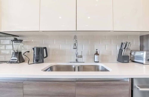Downtown Dallas Apartment | Amyfinehouse|Breakfast+Valet+Steps to Attractions