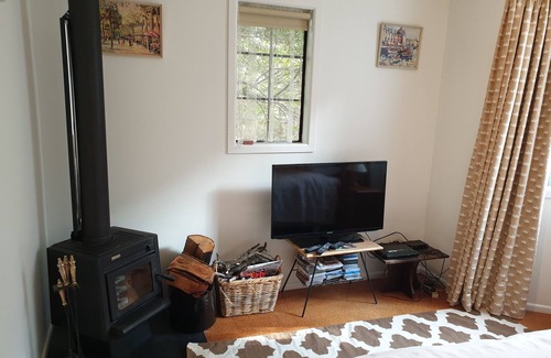 St. Arnaud Cottage | Tranquil Amyris Retreat with Pool & Lake View Amenities