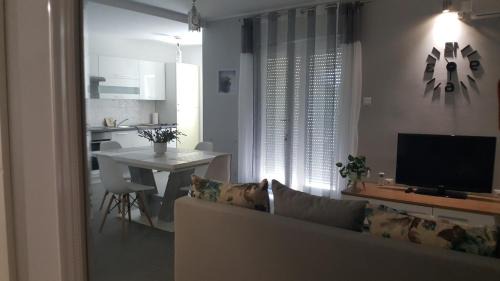 Gradina House | Family-Friendly Anđela Home Near Beautiful Krka Waterfalls