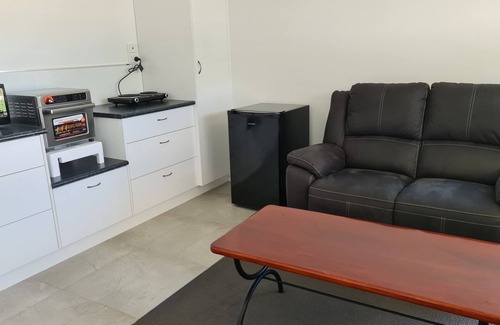 Tongala Apartment | Top-Rated 1 Bedroom Suite in Tongala: En Gedi Awaits