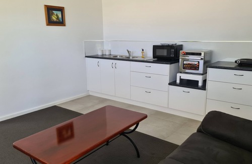 Tongala Apartment | Top-Rated 1 Bedroom Suite in Tongala: En Gedi Awaits