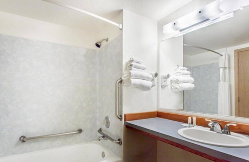 Edmonds House | Budget-Friendly Edmonds Rooms with Pet-Friendly Amenities