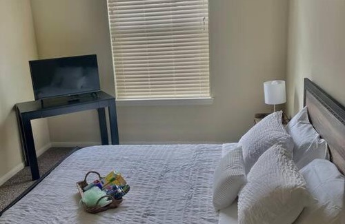 Lazybrook/Timbergrove Apartment | Cozy Apartment Just 10 Minutes from Downtown Attractions