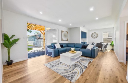 Reseda House | Inviting Full House Retreat with Pool & Family-Friendly Amenities