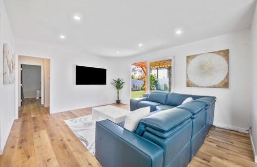 Reseda House | Inviting Full House Retreat with Pool & Family-Friendly Amenities