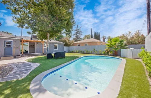 Reseda House | Inviting Full House Retreat with Pool & Family-Friendly Amenities