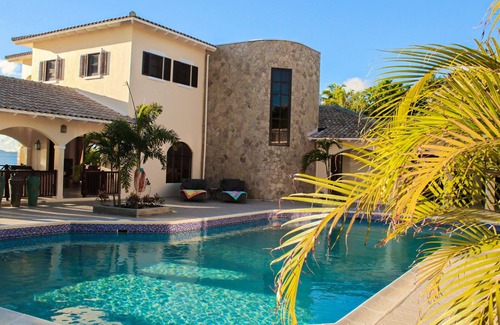 Sabadeco Villa | An amazing oceanfront villa with very large swimming pool!