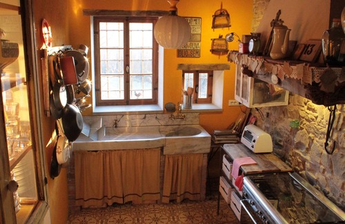Palagano Cottage | Idyllic Stone Retreat in the Heart of the Apennines
