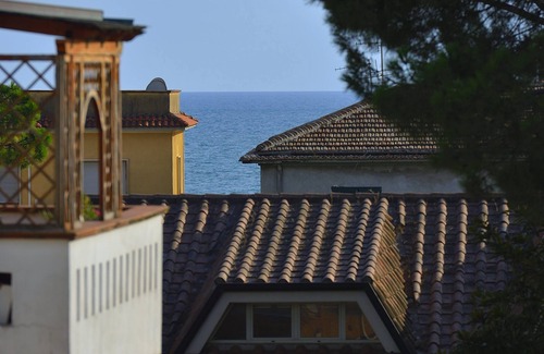 Scauri Apartment | Cozy Oceanfront Apartment Steps from the Sun and Sea
