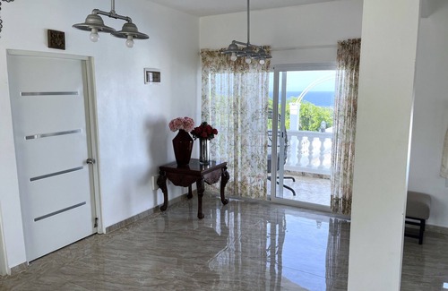 Cabrera Apartment | Cozy Casita with Kitchenette and Oceanfront Pool Access