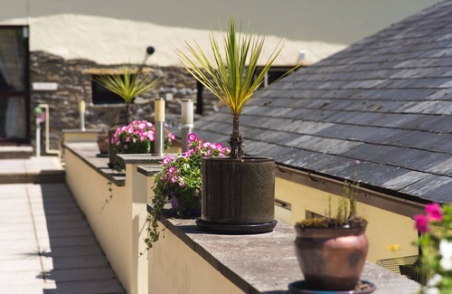 West Down Cottage | Oceanfront Apartment for 6 with Pool & Breakfast Included