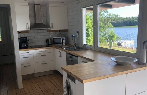 Osthammar Cottage | Captivating Cape Retreat with Ocean Views & Spa Awaits