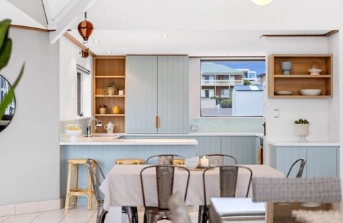 Middleton House | Architectural Family Retreat Steps from Surf Beach