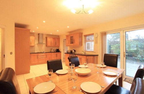 Kenmare House | Cozy Ardmullen 3-Bedroom Oak for Family Getaways