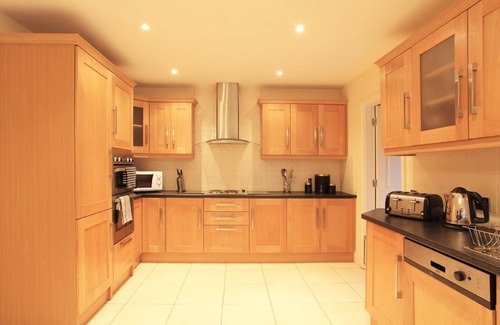 Kenmare House | Cozy Ardmullen 3-Bedroom Oak for Family Getaways