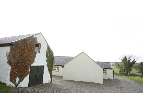 Puckaun Cottage | Beautiful Retreat: Private & Pet-Friendly with High Ratings