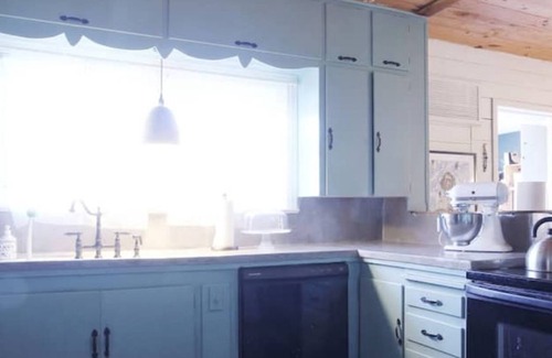 Denton House | An artist’s home near downtown square & colleges