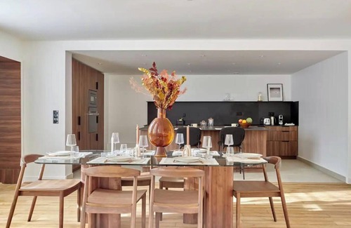 Vivienne Apartment | AN AUTHENTIC PARISIAN RETREAT NEXT TO LOUVRE ,TUILERIES GARDENS & PALAIS ROYAL