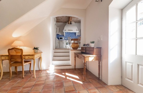 Robion House | Inviting Provencal Village House with Private Pool & 8.8 Rating