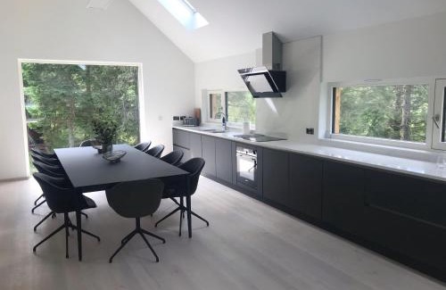 Crianlarich Ski Chalet | Experience An Caisteal Chalet: Family & Pet-Friendly Retreat