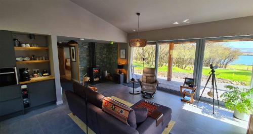 Waternish House | Experience An Clamhan: 4-Star Escape with 9.9/10 Rating