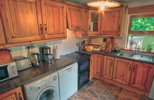 Castlecove House | Charming An Cnocan Cottage with Sea and Mountain Views