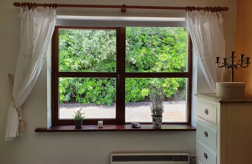 Castlecove House | Charming An Cnocan Cottage with Sea and Mountain Views