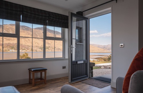 Dornie House | Seaside Elegance at An Dòbhran - Rated 10/10 by Guests