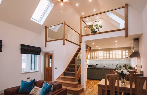 Dornie House | Seaside Elegance at An Dòbhran - Rated 10/10 by Guests
