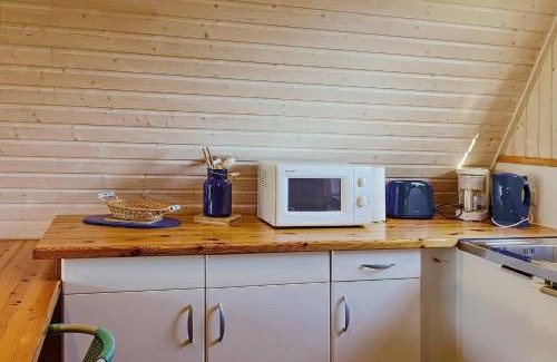 Redewisch House | Cozy Finnhütte 04 with Oceanfront Views & Pet-Friendly Perks