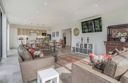 Leintwardine Cottage | Modern Eco Home with Kitchen & Pet-Friendly Amenities