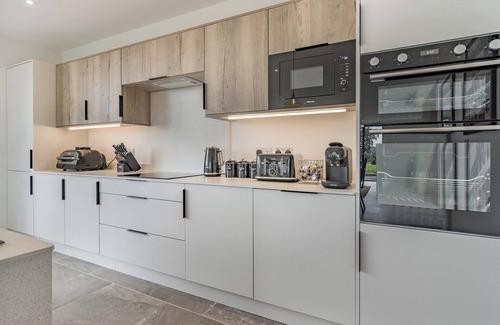 Leintwardine Cottage | Modern Eco Home with Kitchen & Pet-Friendly Amenities