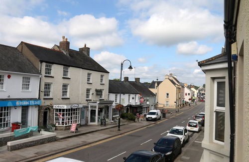 Cowbridge Villa | Elegant Edwardian Villa with Pool in Cowbridge Town Center