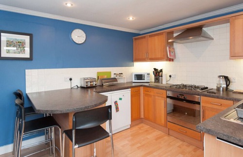 New Town Apartment | Elegant Two-Bedroom Apartment with Spa & Breakfast Included
