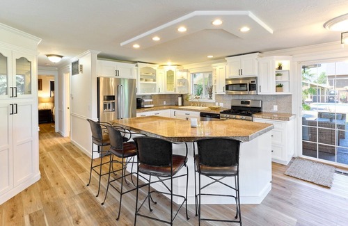 Woodburn House | Discover an Entertainment Oasis Near Woodburn Outlet Mall