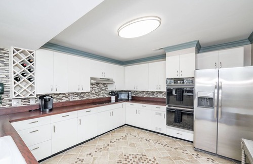Lynchburg House | An entire resort to yourself! Riverfront home 5 mins. from Historic Lynchburg.