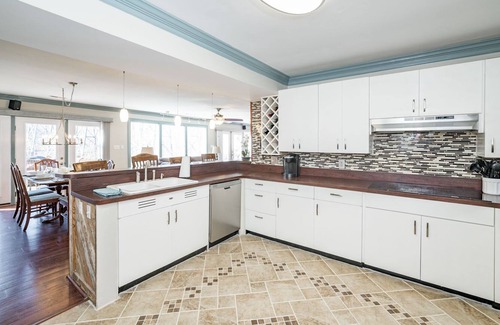 Lynchburg House | An entire resort to yourself! Riverfront home 5 mins. from Historic Lynchburg.