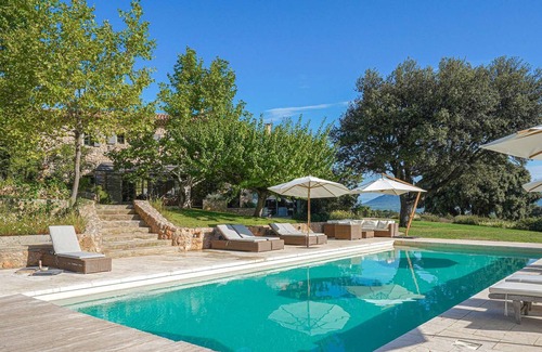 Jouques House | An exceptional property between Aix en Provence, Sainte Victoire and the Luberon – Sleeps 18