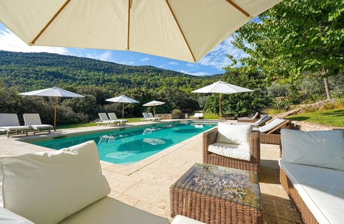 Jouques House | An exceptional property between Aix en Provence, Sainte Victoire and the Luberon – Sleeps 18