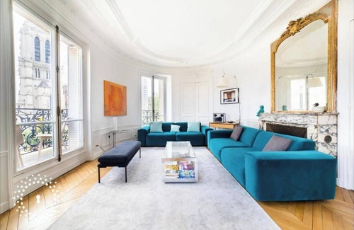 Sorbonne Apartment | AN EXCEPTIONAL RESIDENCE WITH NOTRE-DAME & SEINE VIEW IN A HAUSSMANNIAN BUILDING