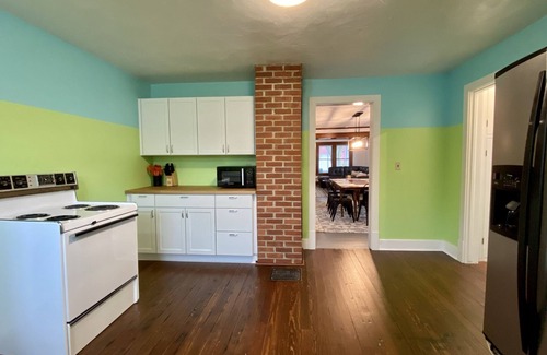 Vermilion House | Relaxing Getaway at An Exchange of Pace in Vermilion, OH