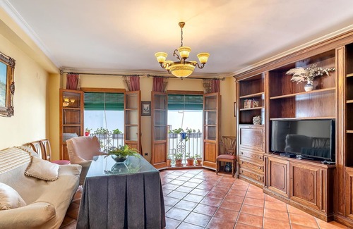 Barrio de la Villa Apartment | Welcoming Apartment in Iconic White House with Great Amenities