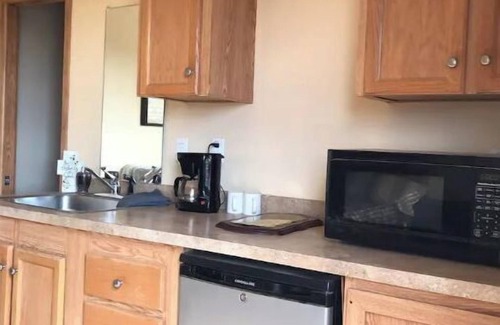 Whites City Cabin | Convenient Getaway: Near Carlsbad & Guadalupe Peak