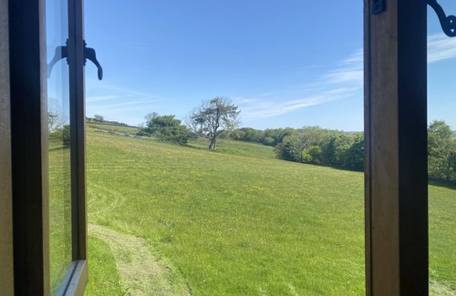 Litton Cottage | Relaxing Cottage with Scenic Views and Private Hot Tub