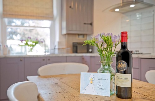 Eshton Cottage | Beautiful 2-Bedroom Property with Scenic River Views